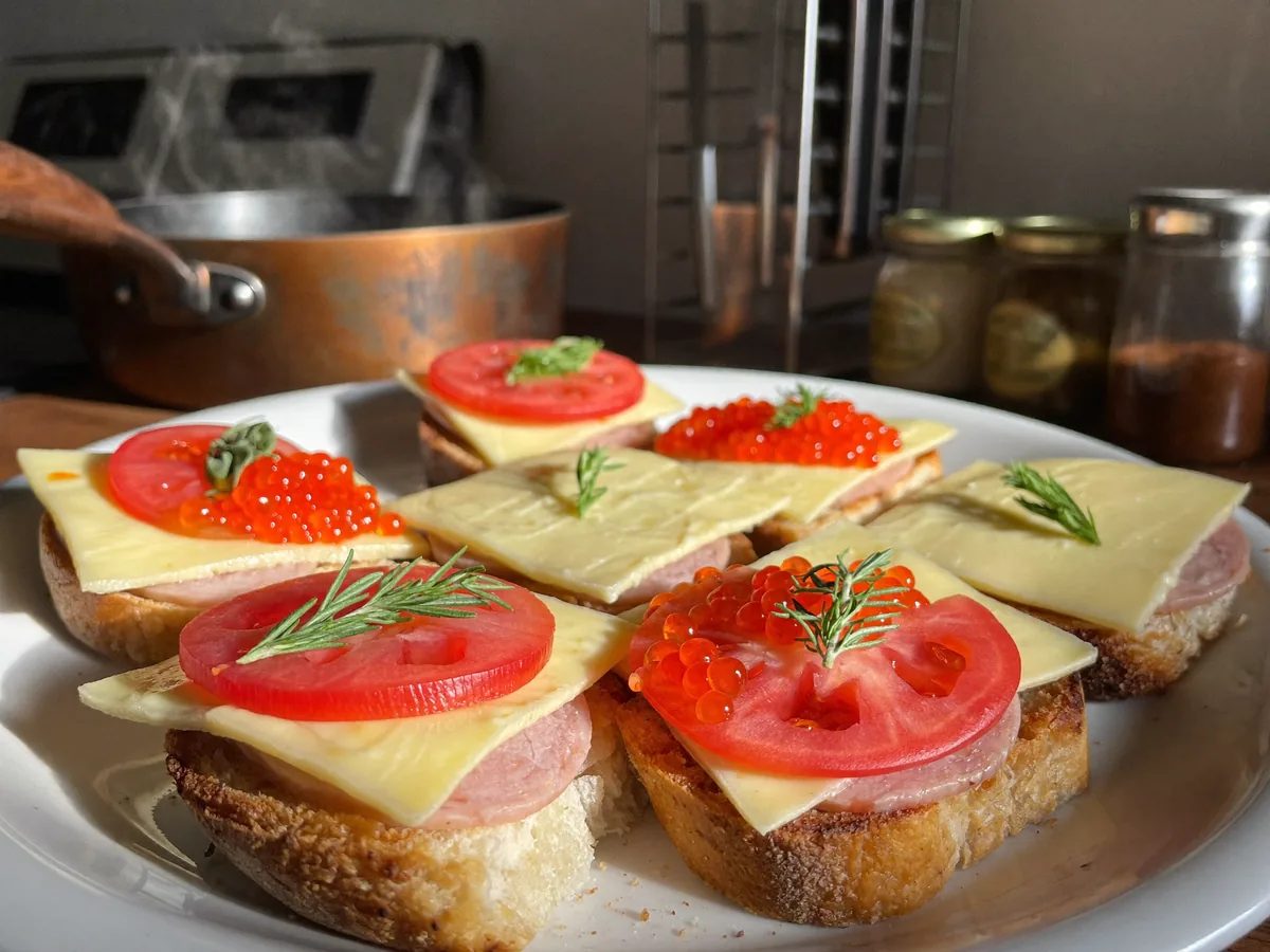 Бутерброды с красной икрой