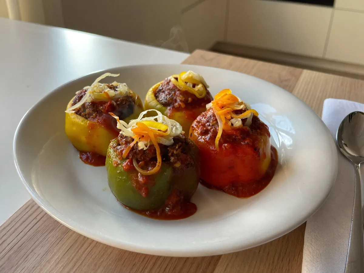 Фаршированный перец с фаршем и сырым рисом
