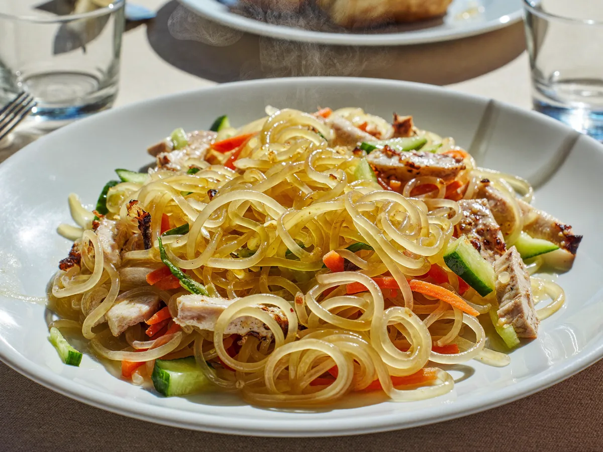 Фунчоза с индейкой и овощами