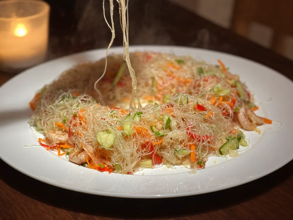 Фунчоза с креветками и овощами