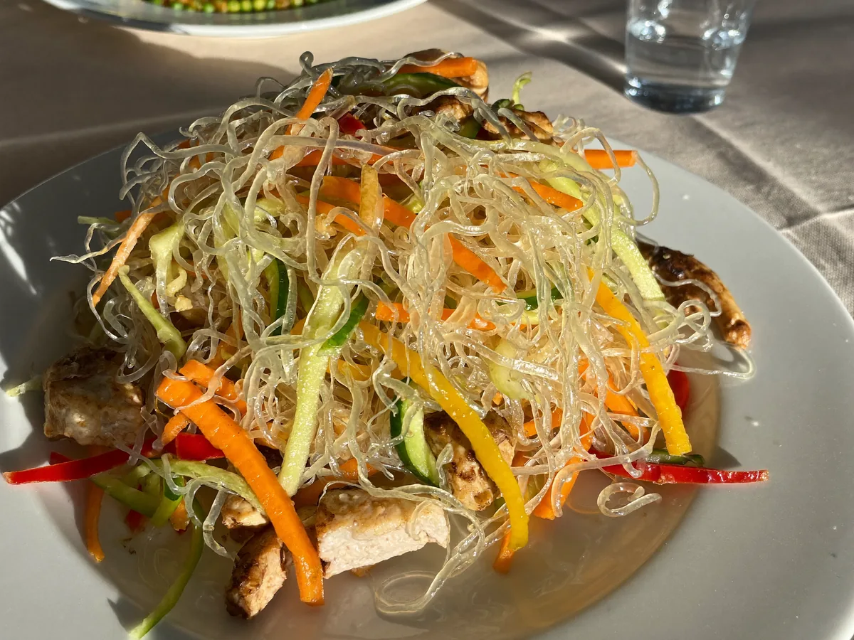 Фунчоза с курицей и овощами