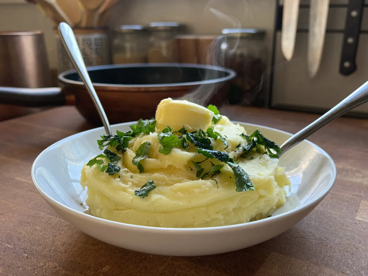 Хохлатка (курочка из картофельного пюре) с цыплятами