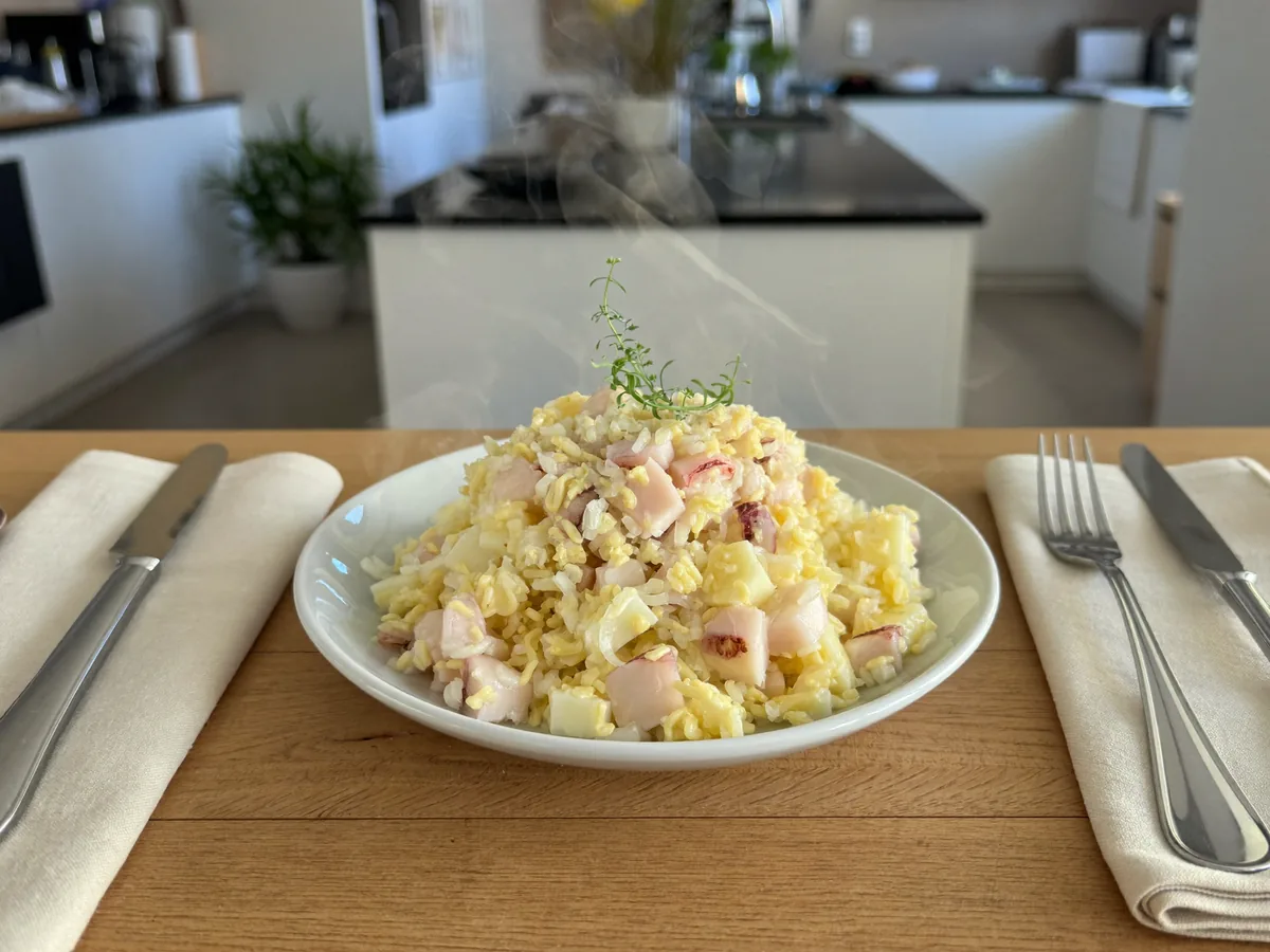 Кальмаровый салат с рисом