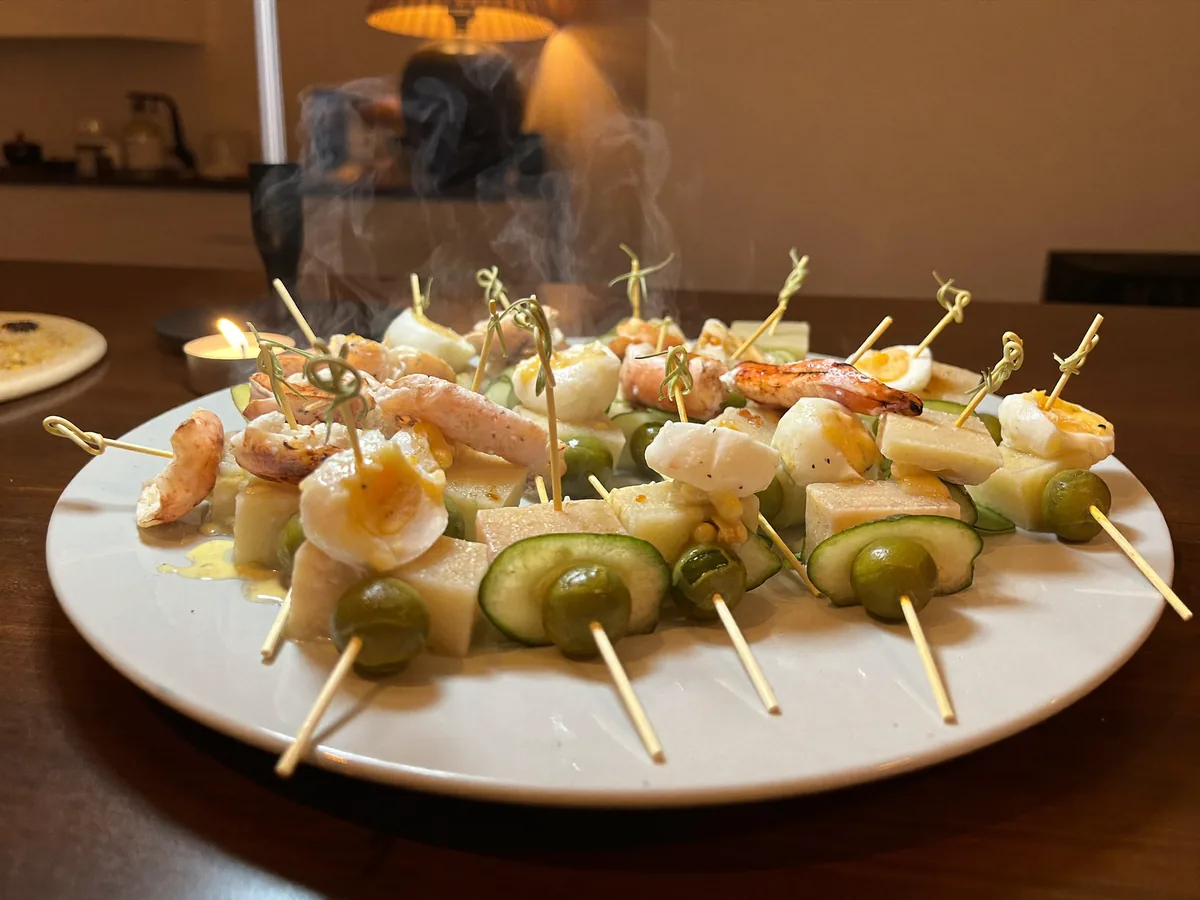 Канапе с грибами (маринованными шампиньонами)