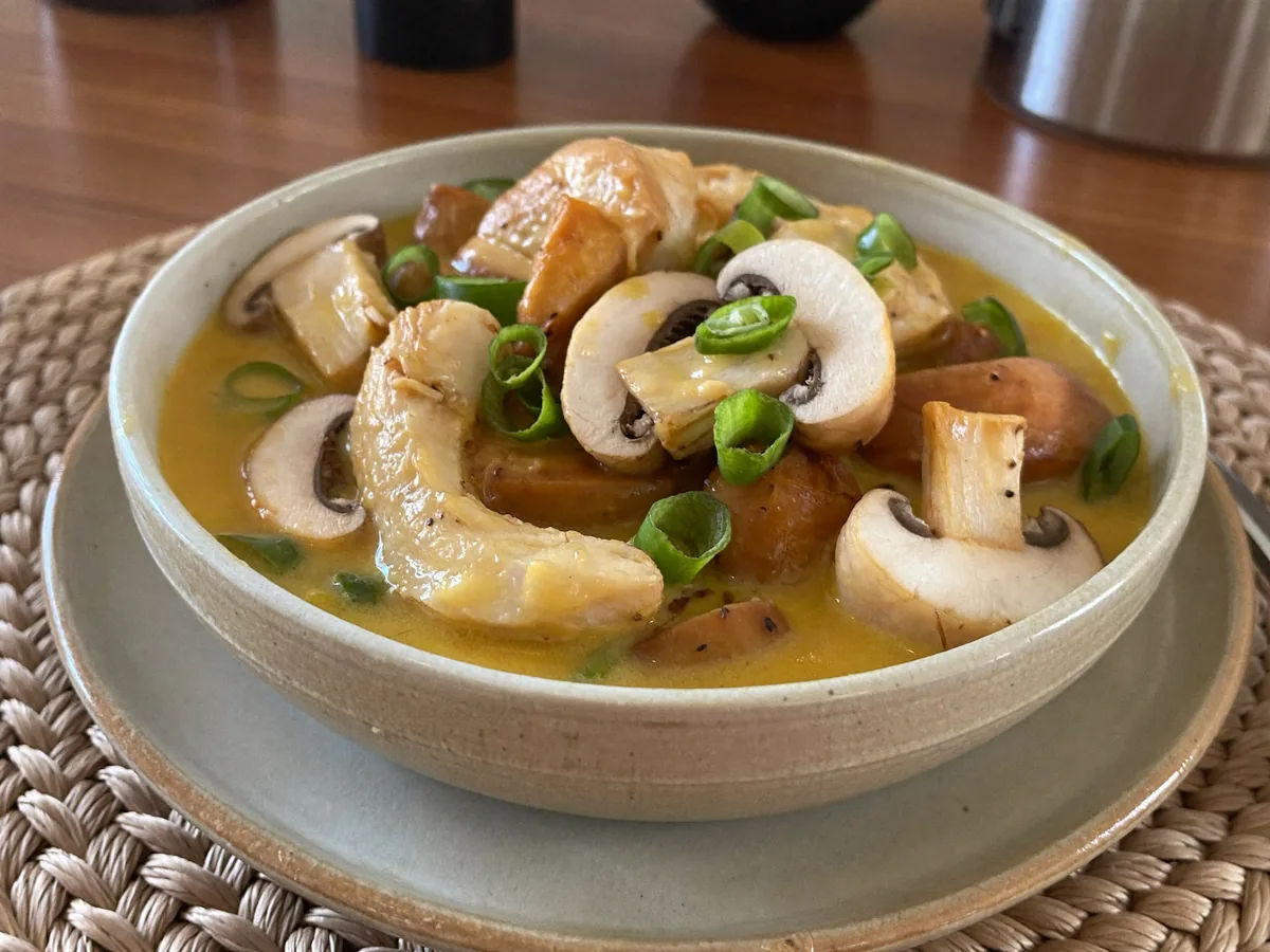 Карри с курицей и грибами