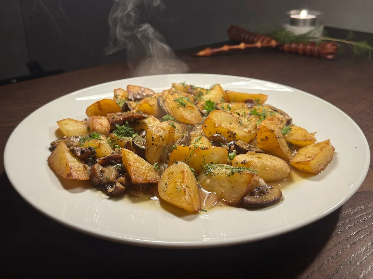 Картофель тушеный с грибами
