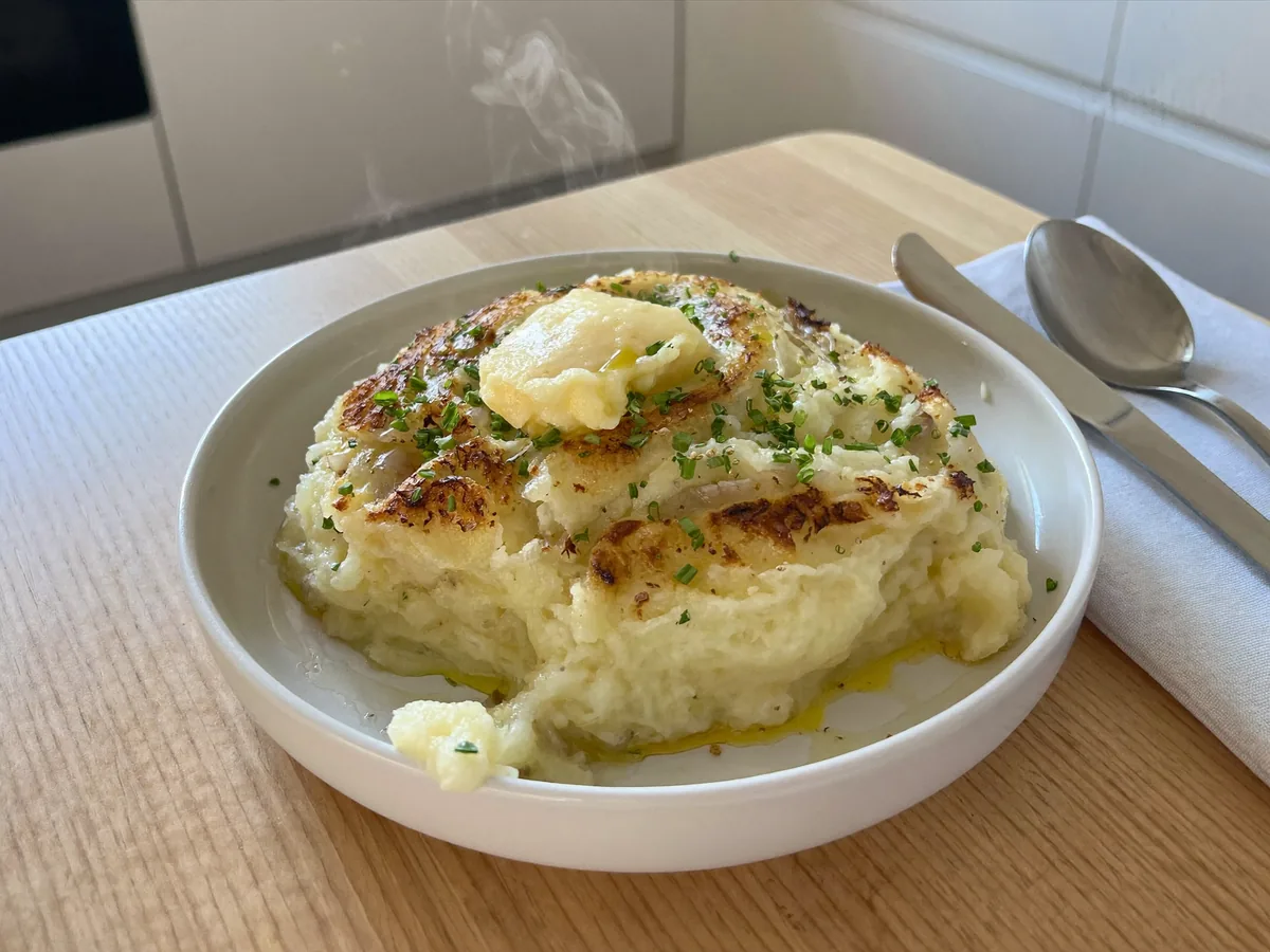 Картофельное пюре с луком жареным и маслом
