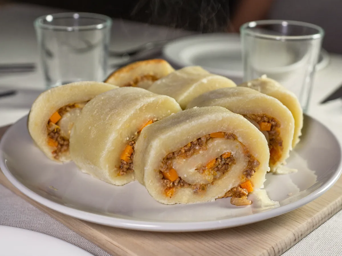 Картофельный рулет с фаршем