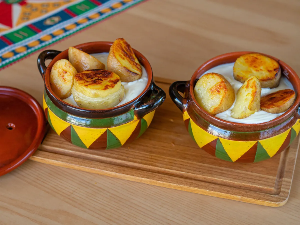 Картошка со сметаной в горшочке