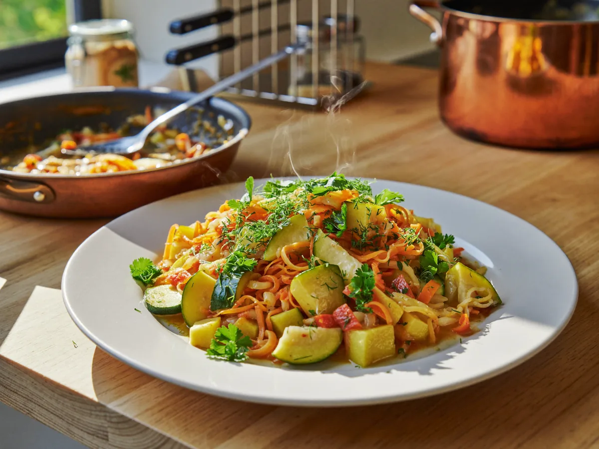 Кольраби, тушеная с овощами