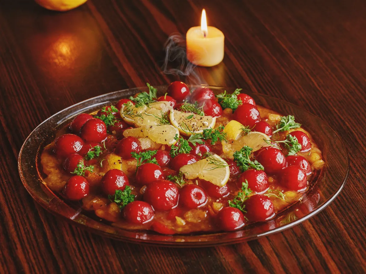 Компот из вишни с косточками