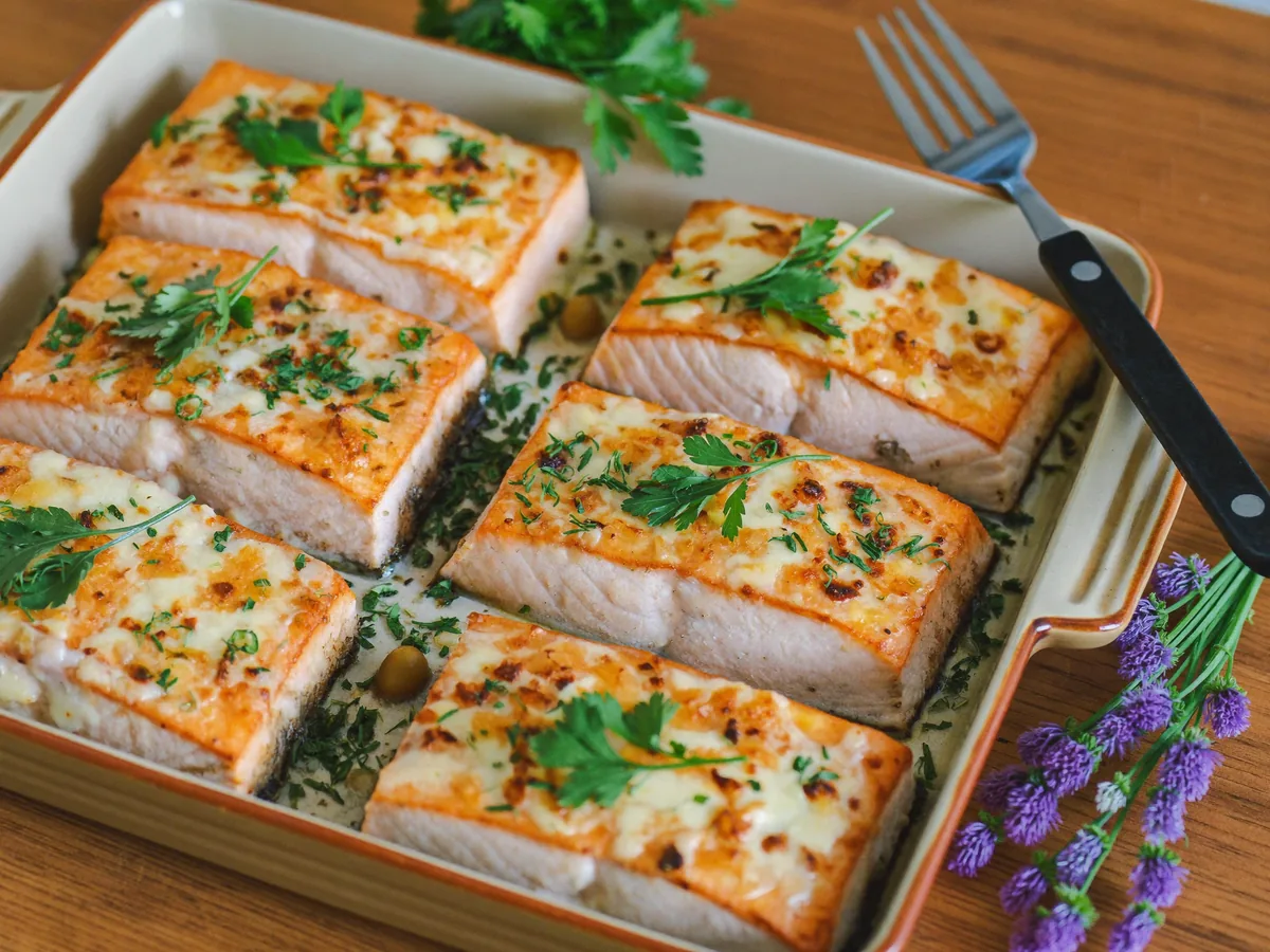 Красная рыба в духовке с сыром