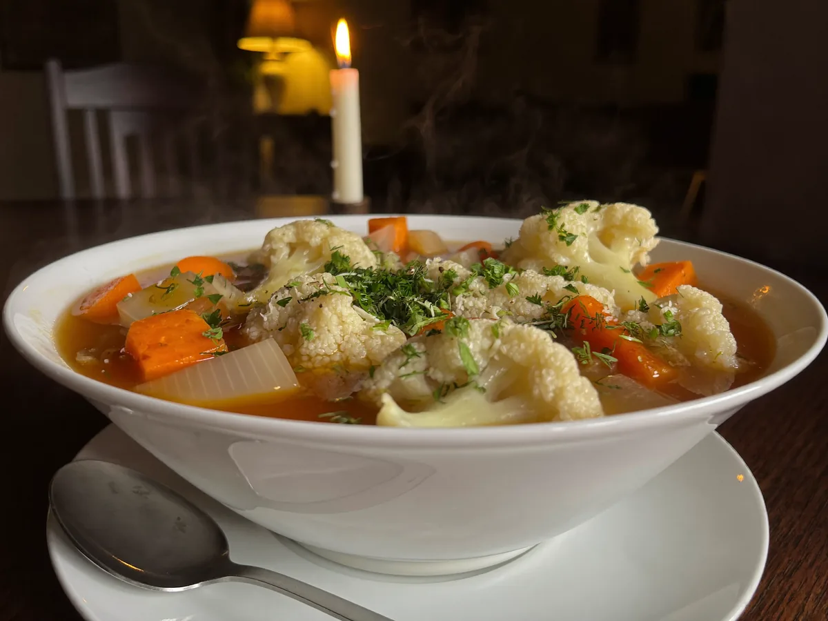 Крем суп из цветной капусты с курицей и плавленым сыром