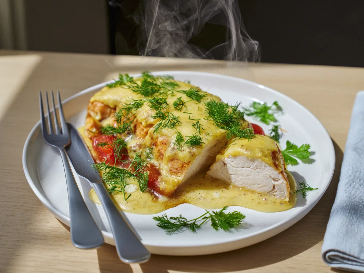 Курица с помидорами и сыром в духовке