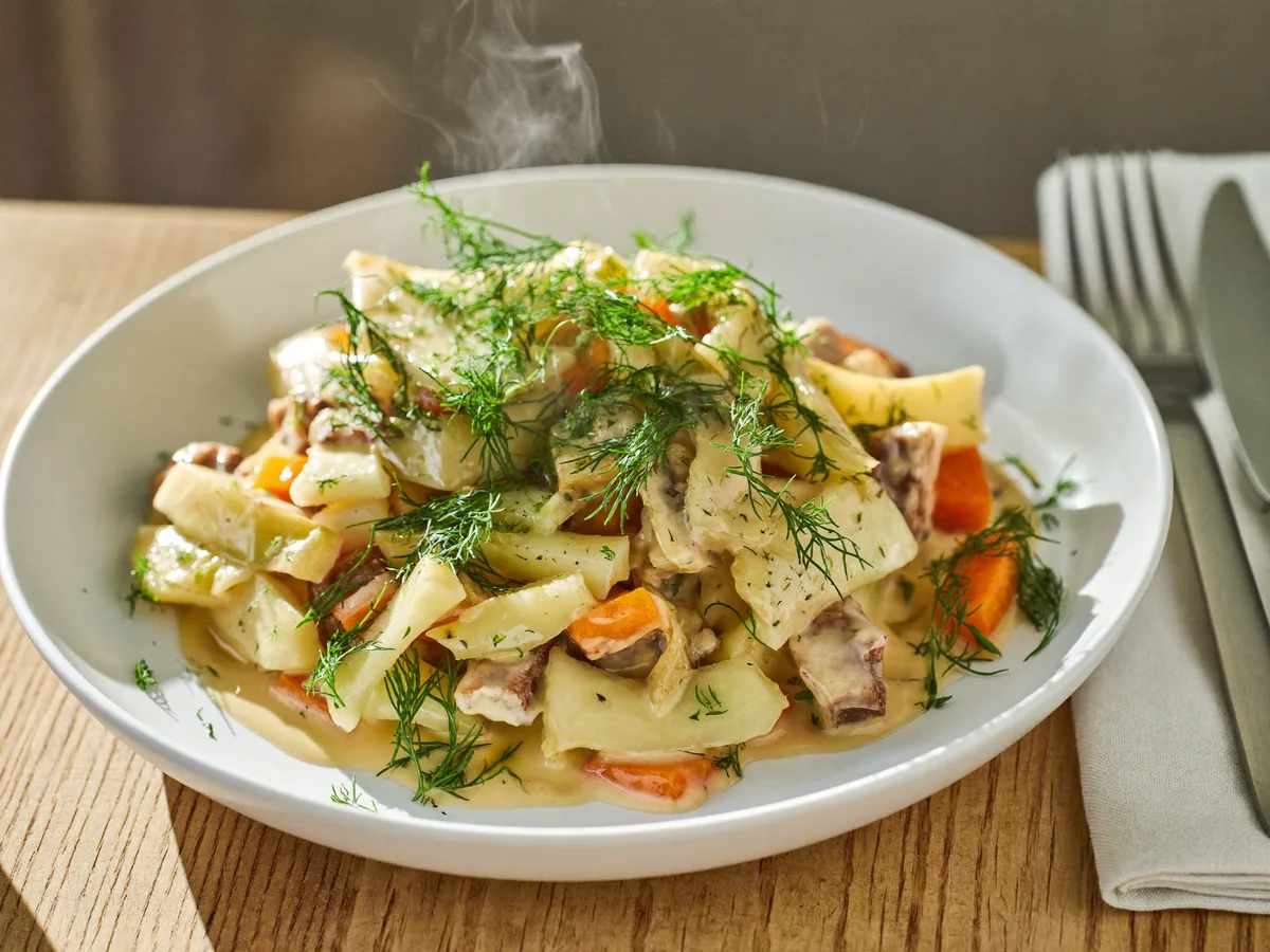 Курица в мультиварке с кабачками