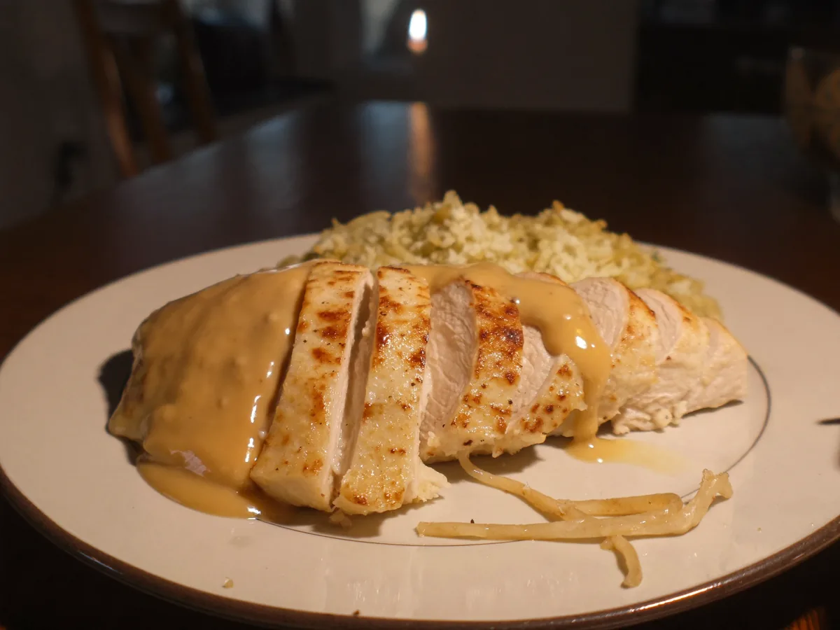 Куриная грудка с соусом песто