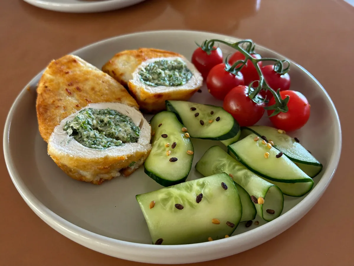 Куриное филе со шпинатом и сыром