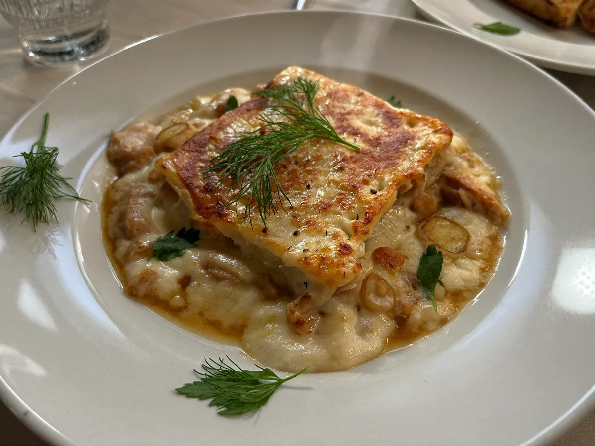Куриные бедра фаршированные сыром в духовке