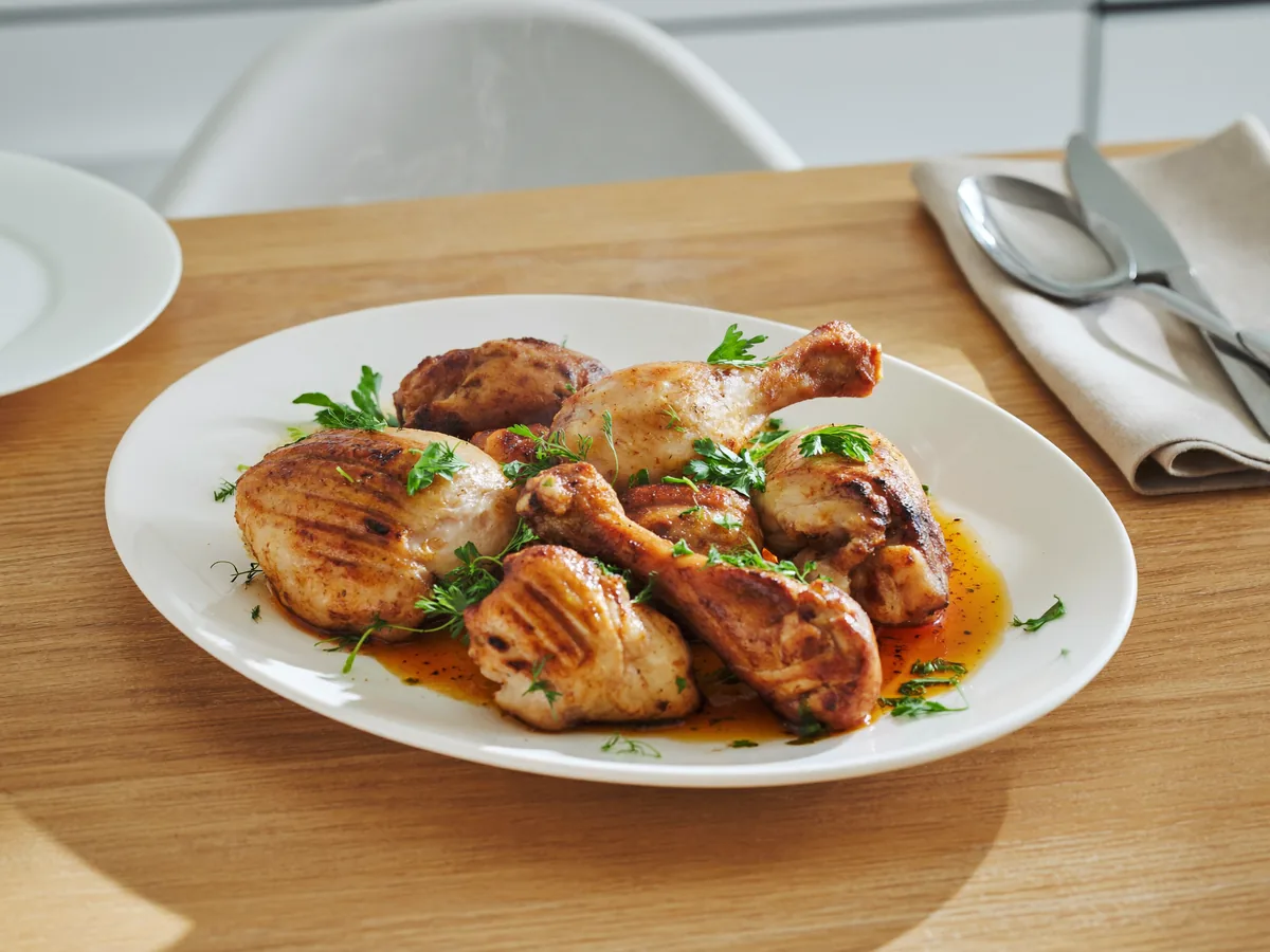 Куриные бедра с лимоном и чесноком
