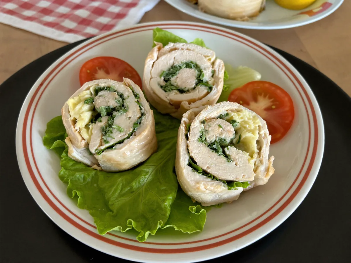Куриные рулетики с творожным сыром и зеленью