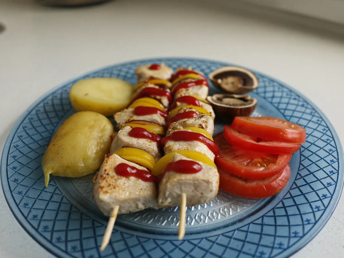 Куриный шашлык с запеченной картошкой в духовке