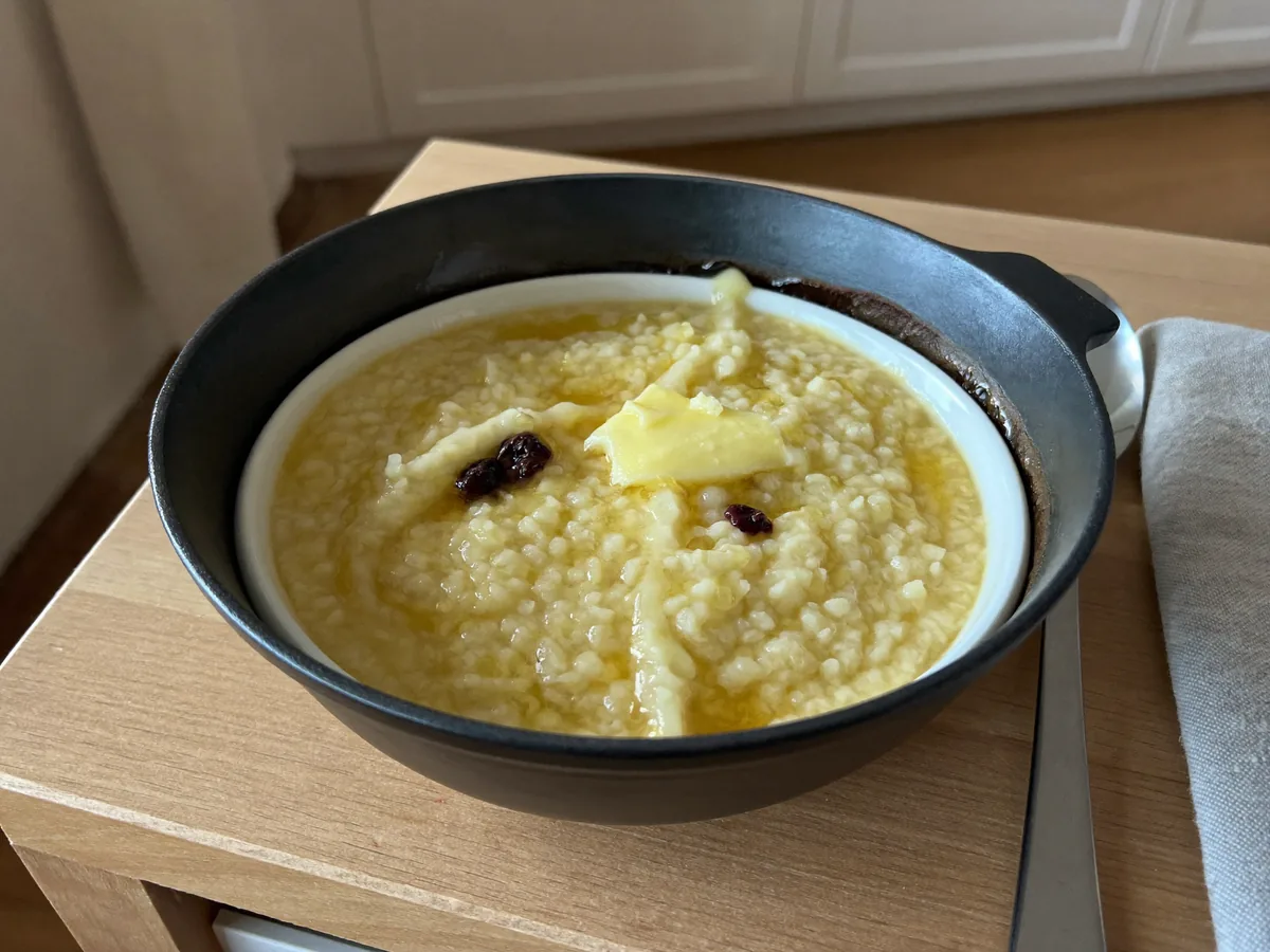Манная каша с яблоками