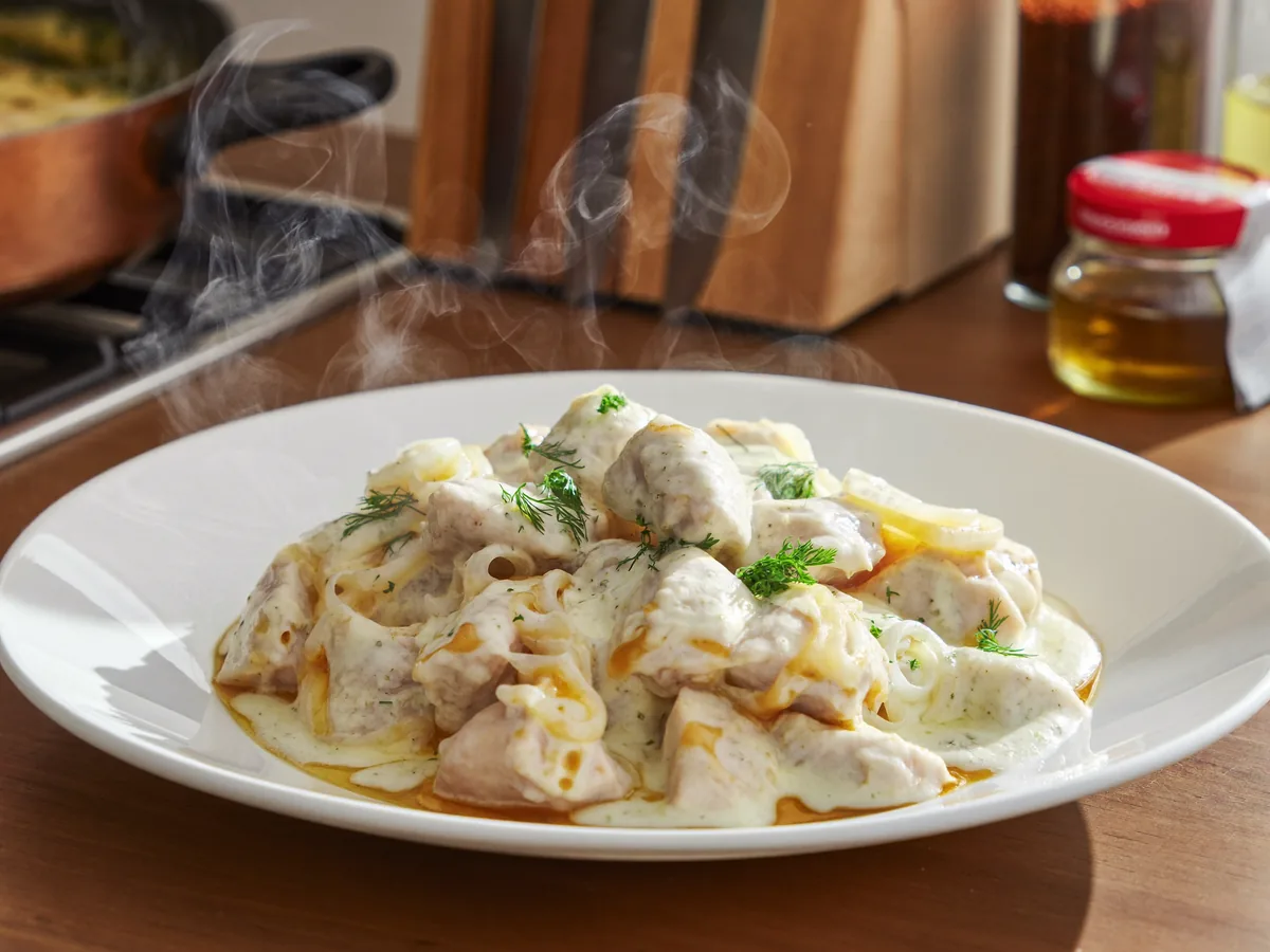 Мясо под сметанным соусом
