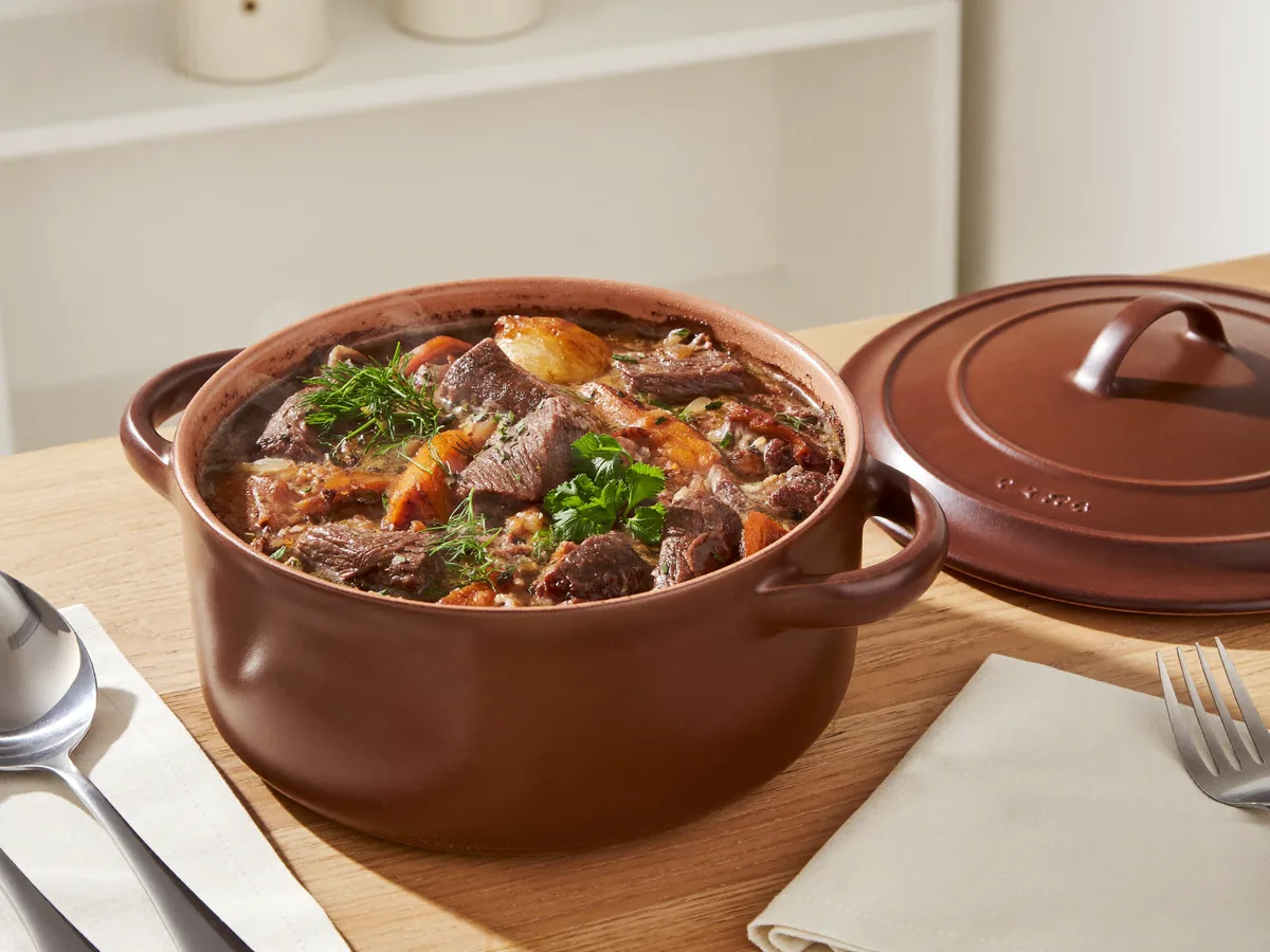 Мясо с овощами в горшочках