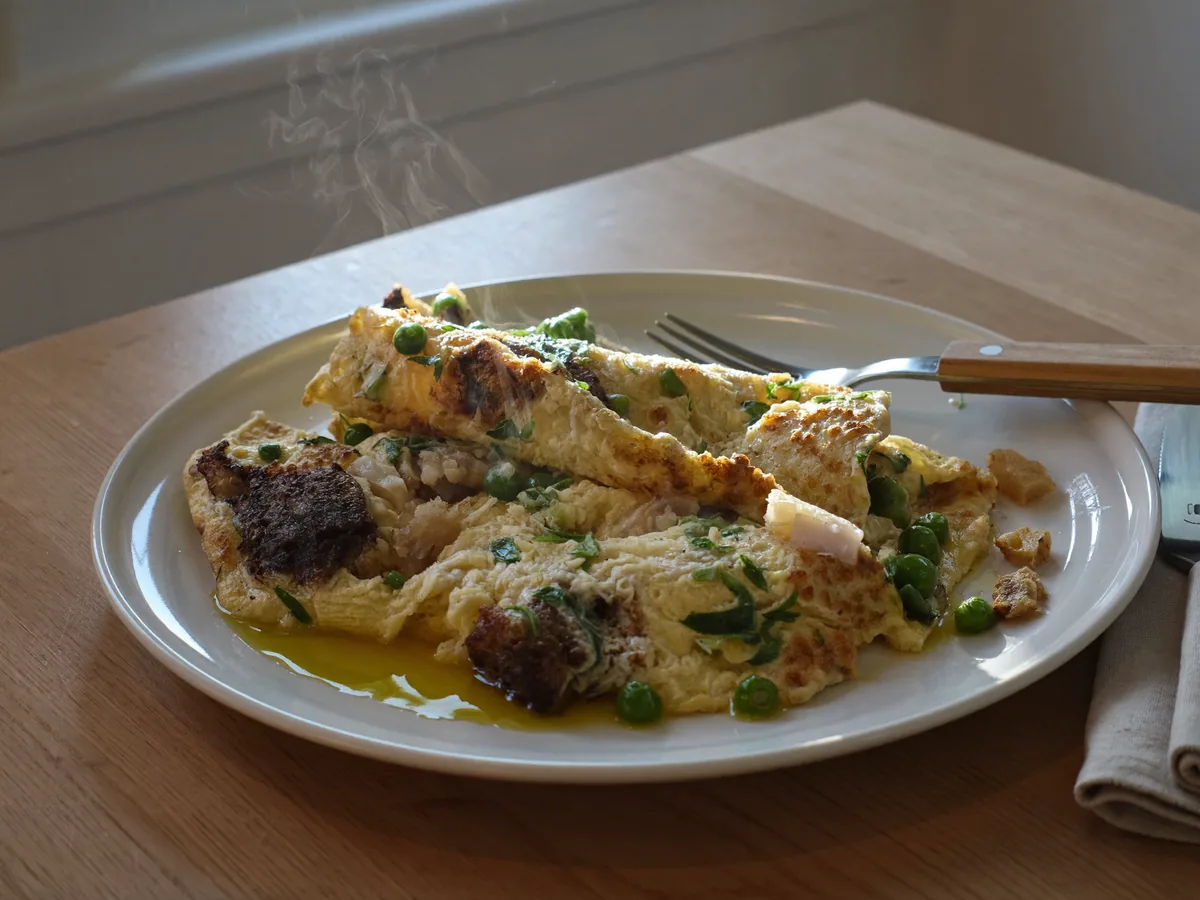 Омлет с брынзой и зеленым горошком