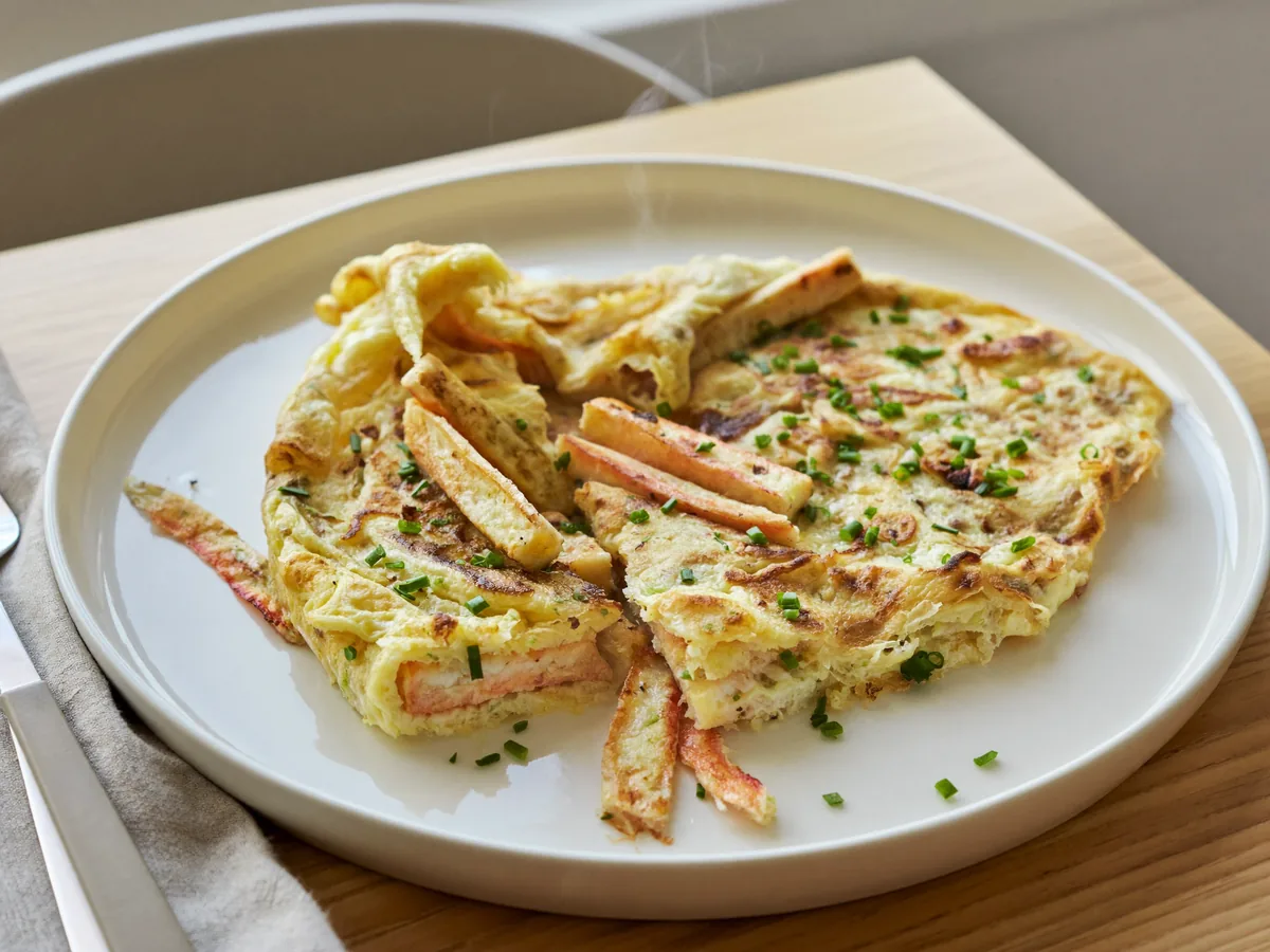 Омлет с крабовыми палочками