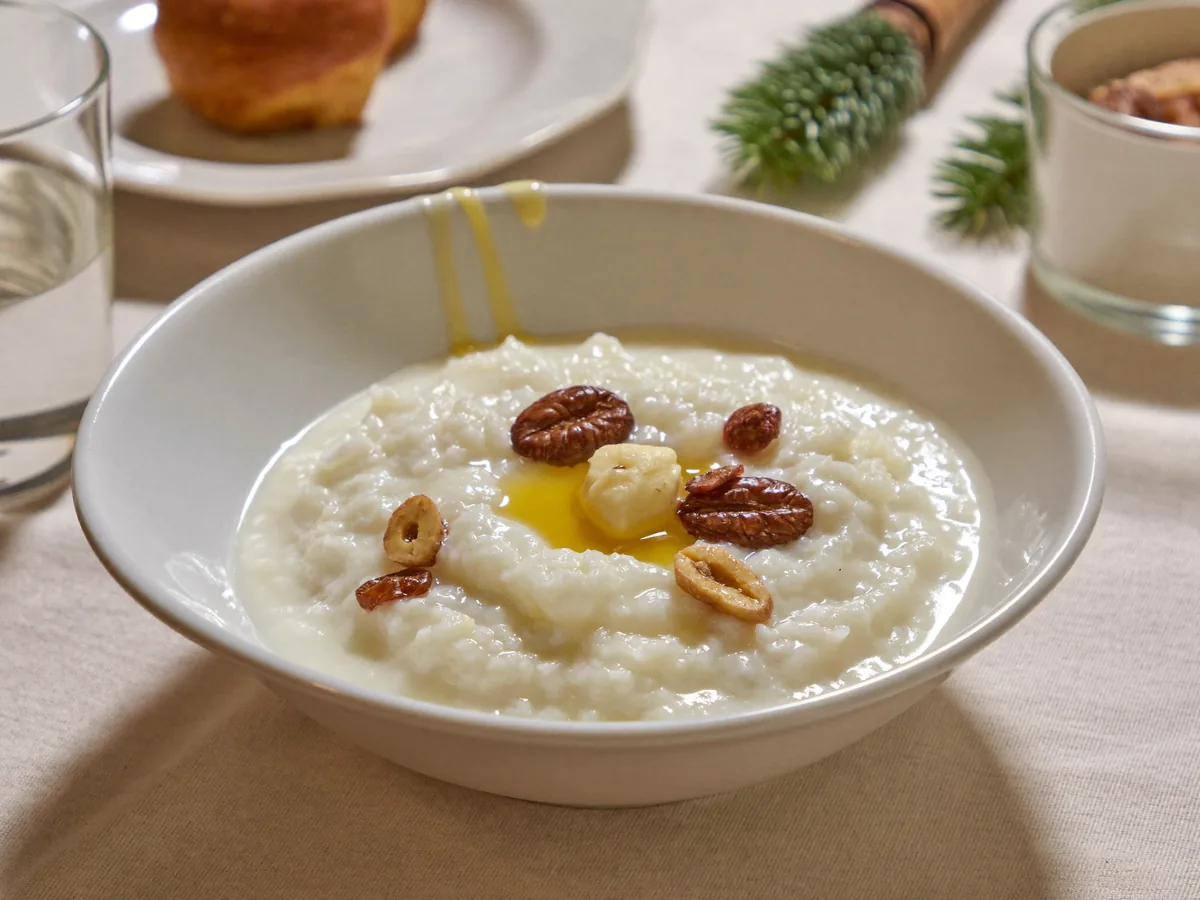 Овсяная каша с орехами и медом