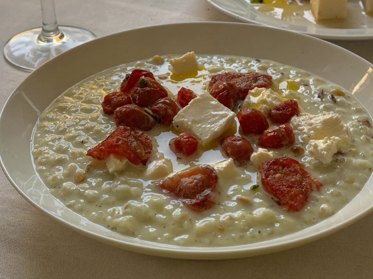 Овсяная каша с сыром и карри