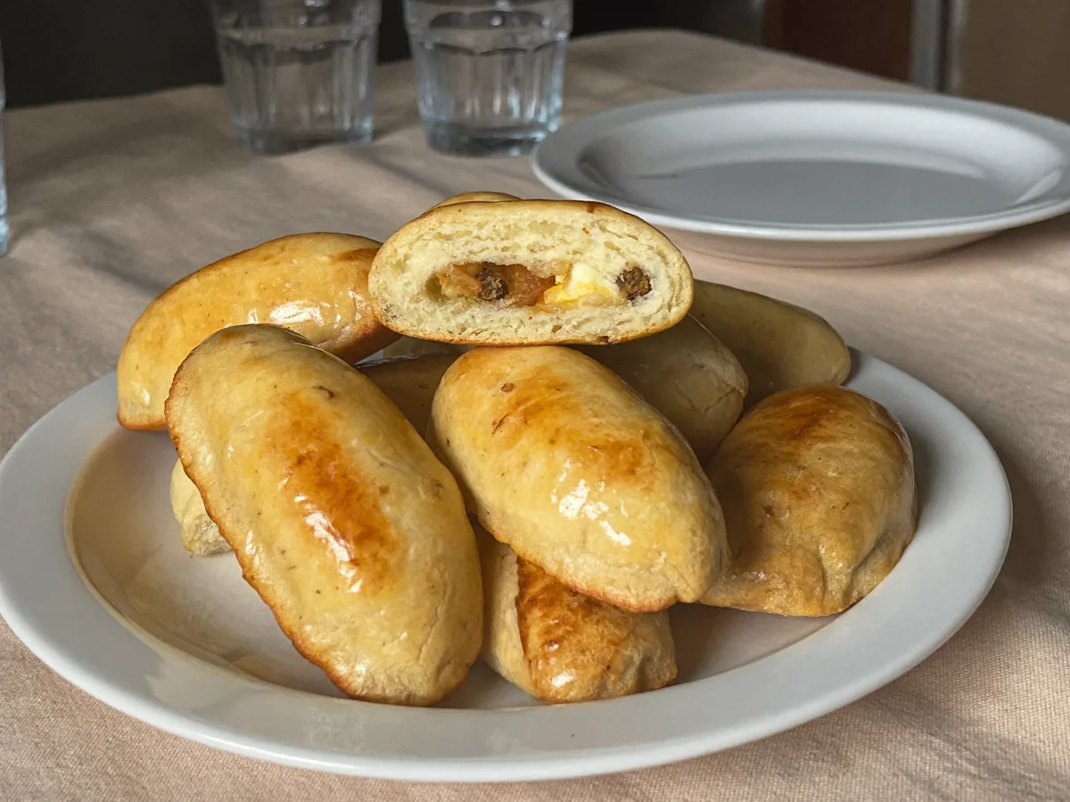 Пирожки с изюмом