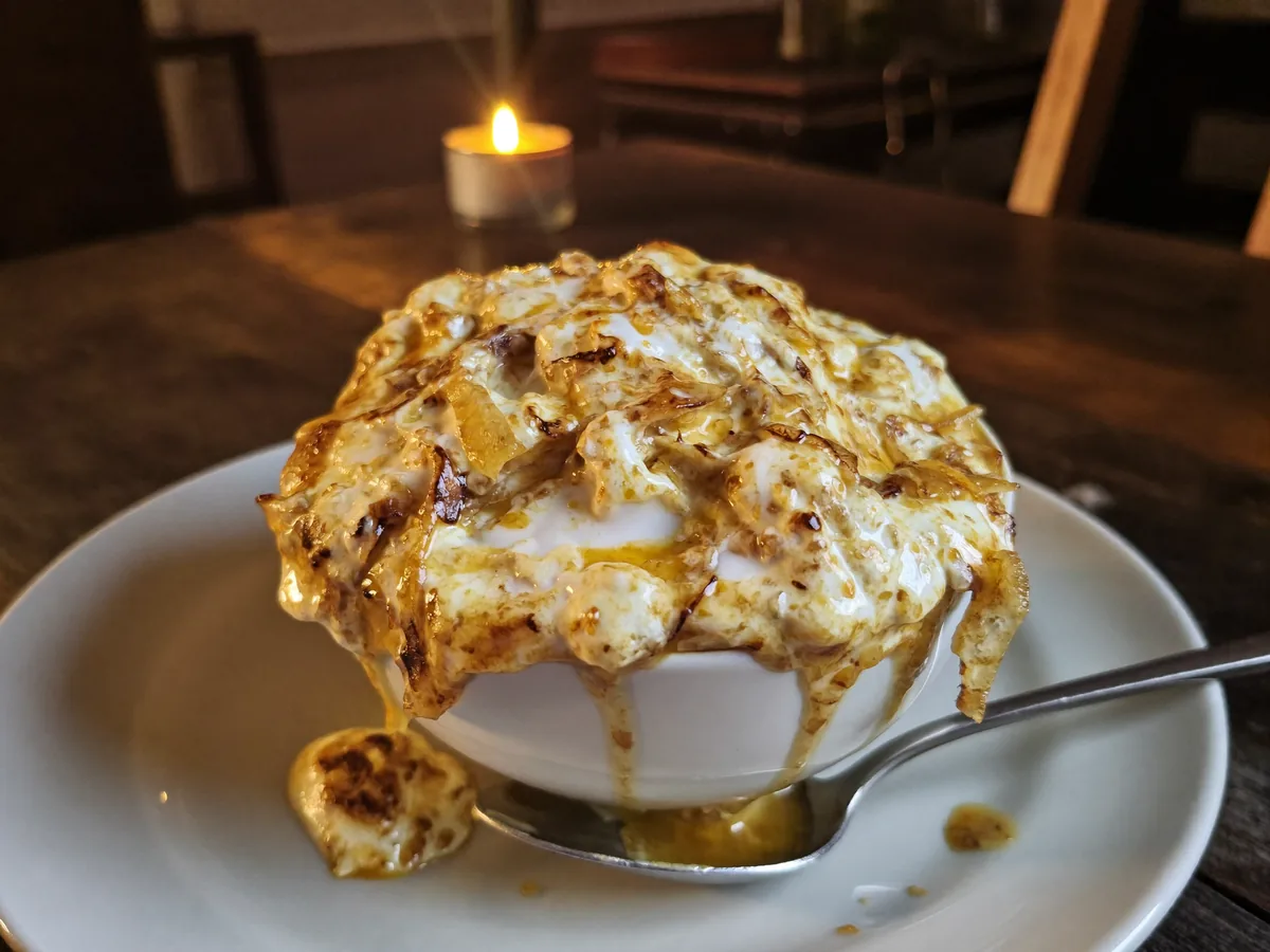 Подлива из сметаны с мукой и луком