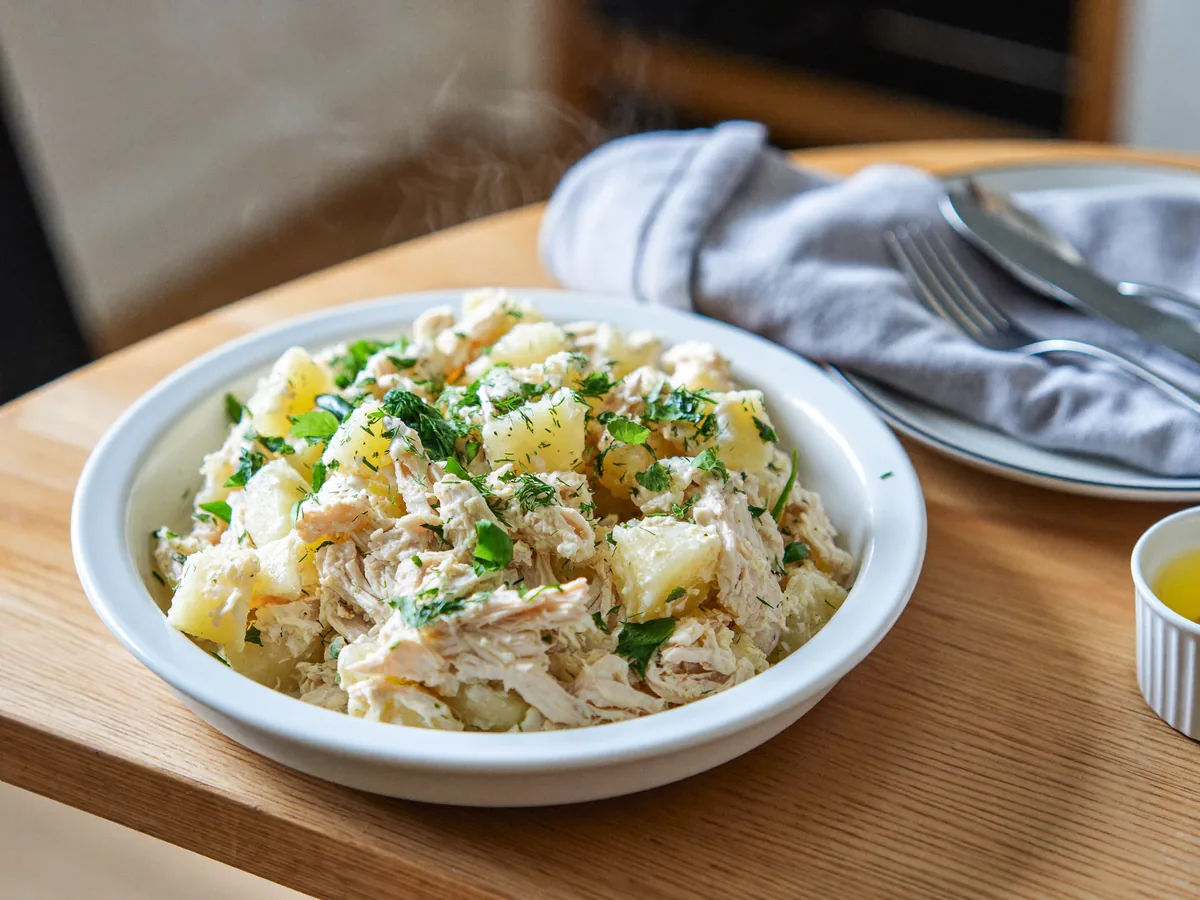 Пряный картофельный салат с курицей