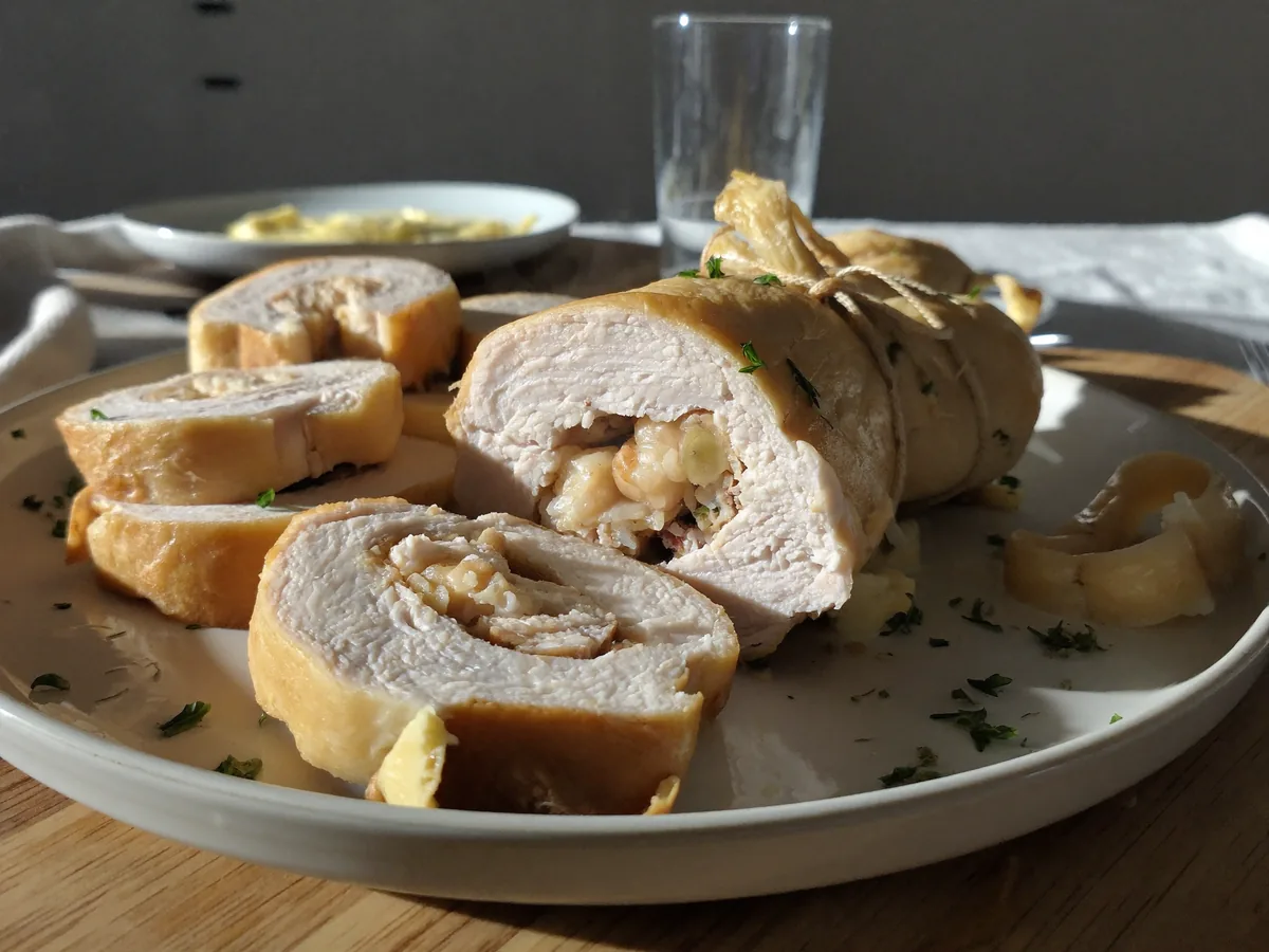 Рулет из куриной печени с яйцом