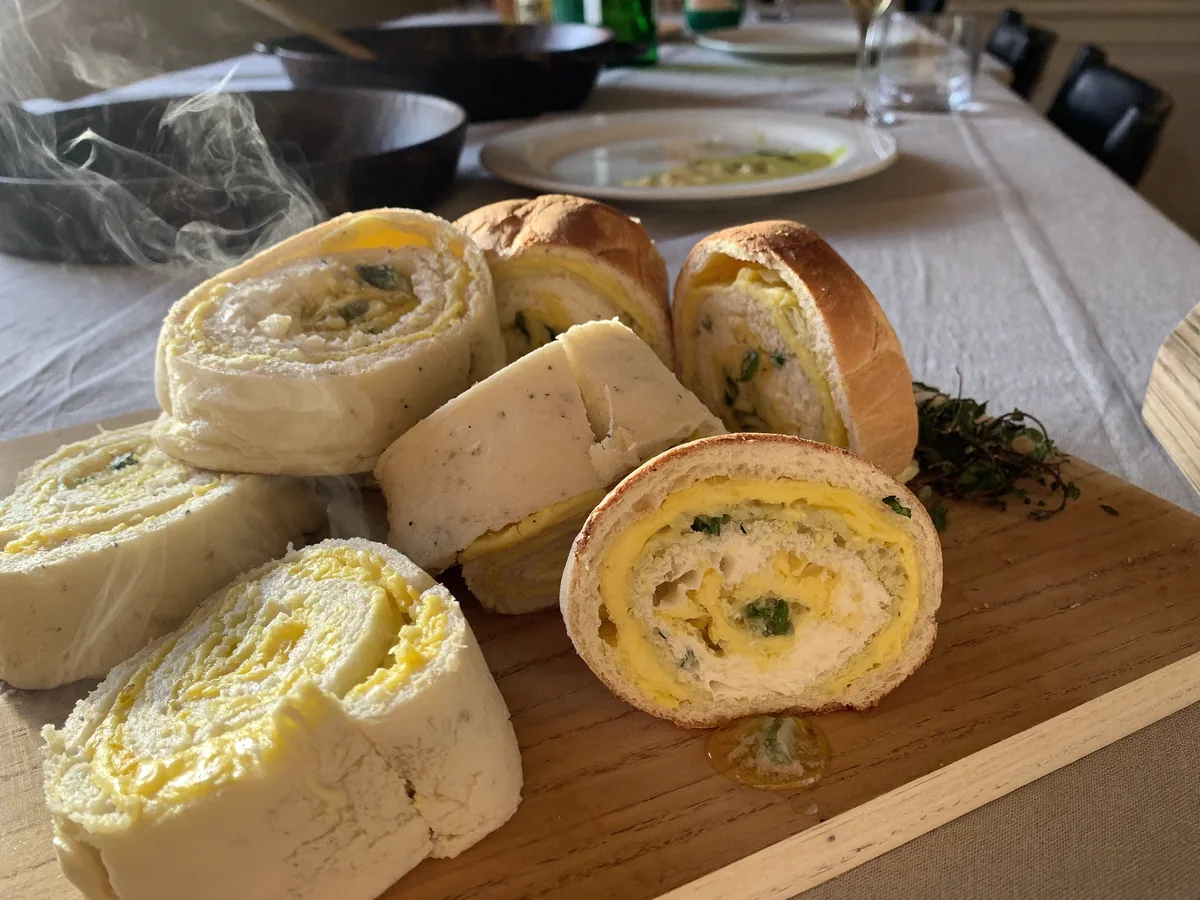 Рулет из лаваша с копченым сыром