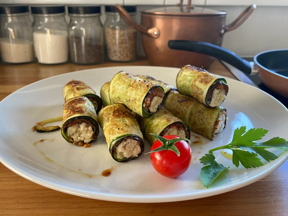 Рулетики из кабачков с фаршем в духовке