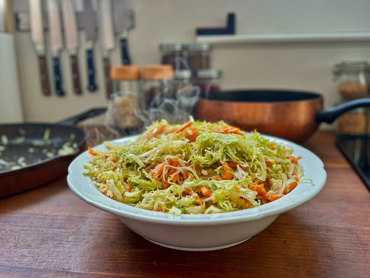 Салат из краснокочанной капусты с морковью