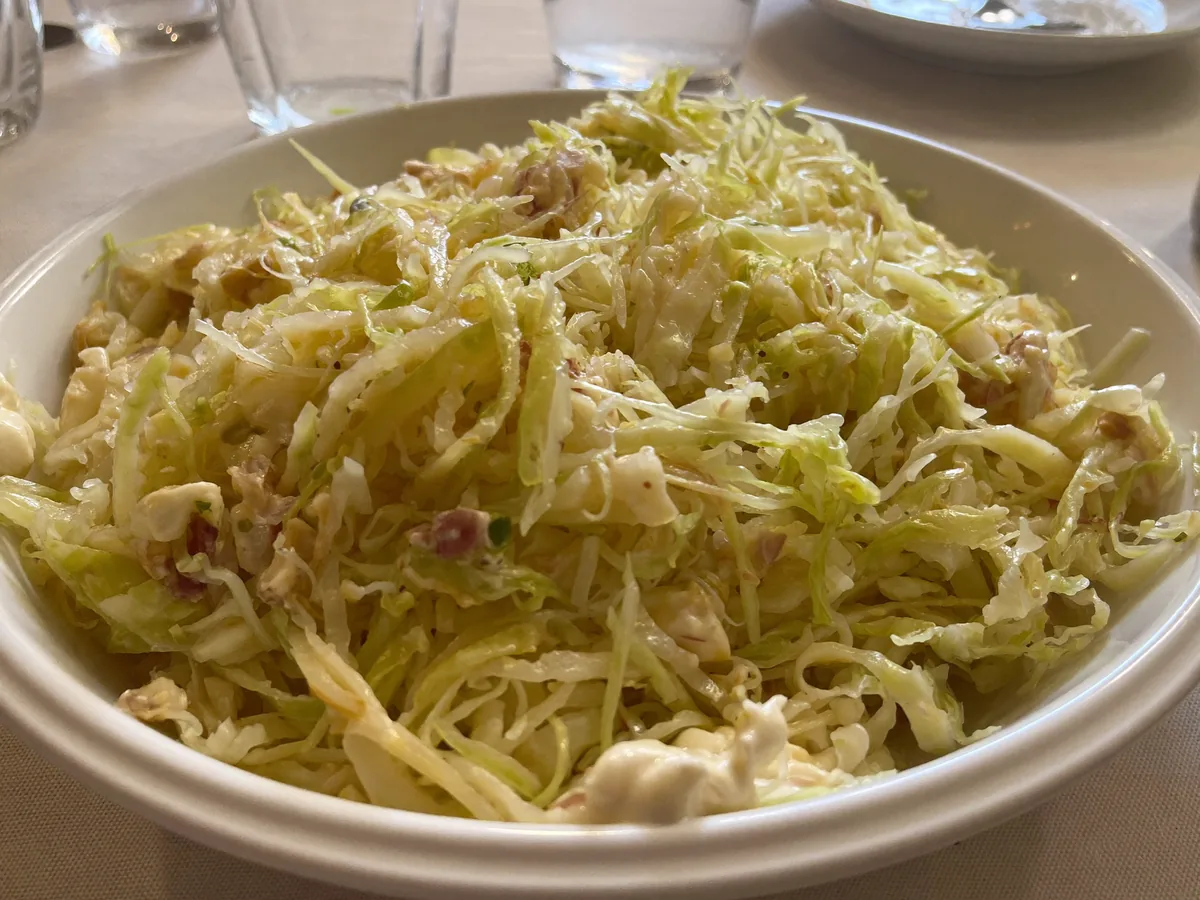 Салат из красной капусты с чесноком