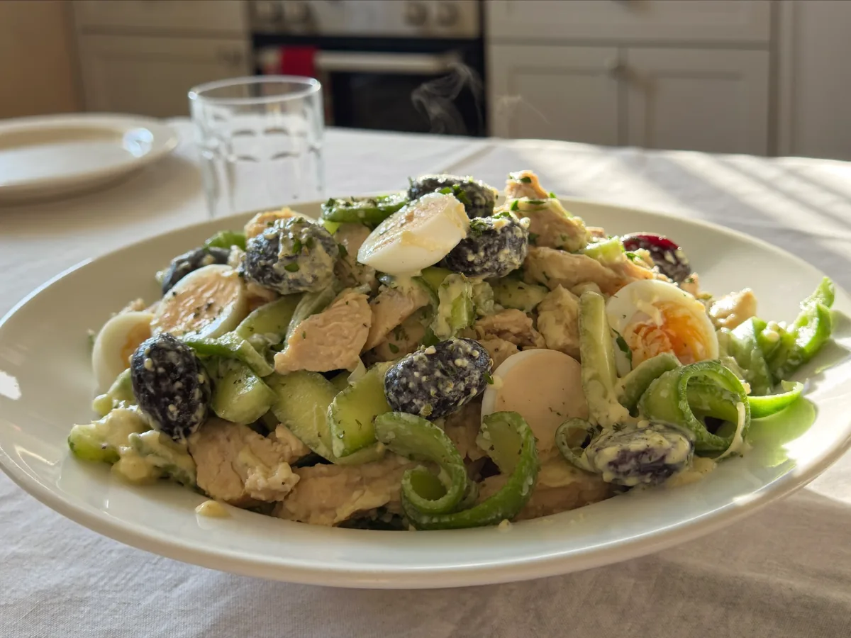 Салат из курицы с греческим йогуртом