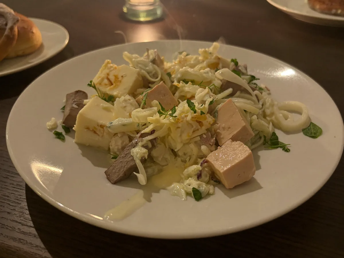 Салат из печени трески с маринованным перцем