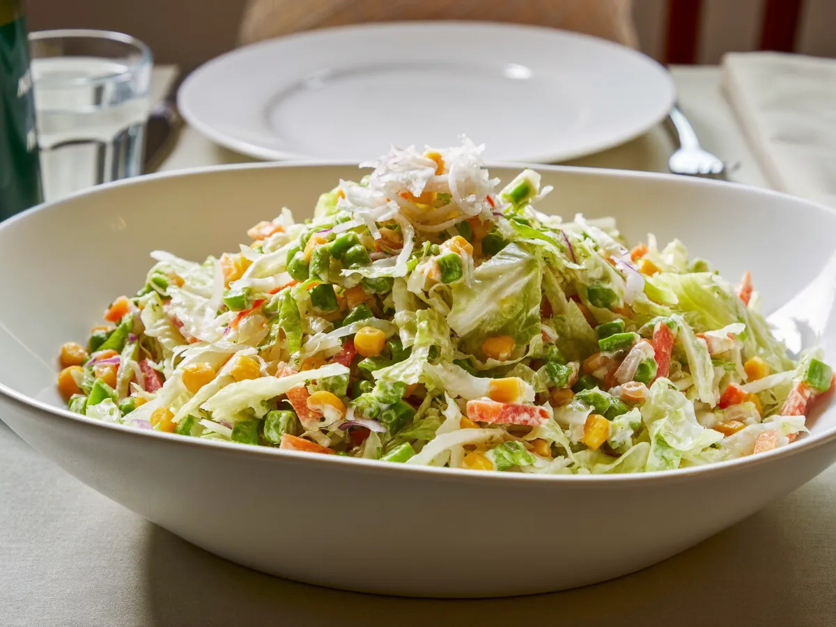 Салат из пекинской капусты с кукурузой