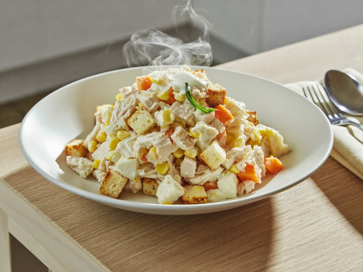 Салат Карусель с корейской морковью и сухариками