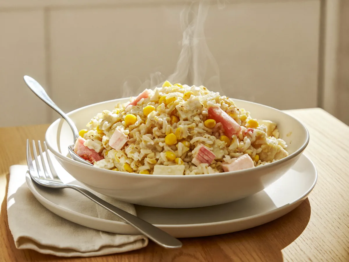 Салат крабовые палочки с рисом и кукурузой