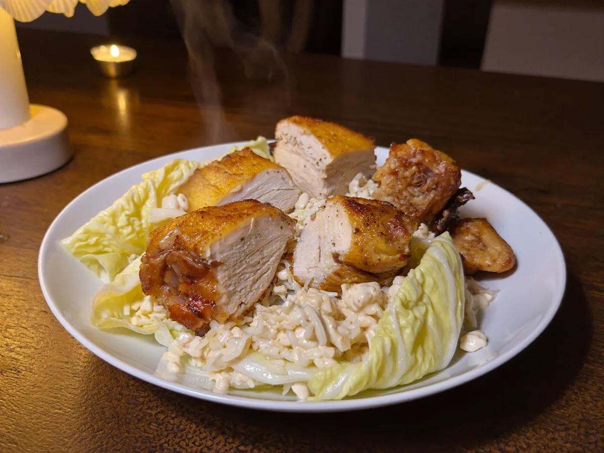 Салат "Красотка" с копченой курицей и грушей