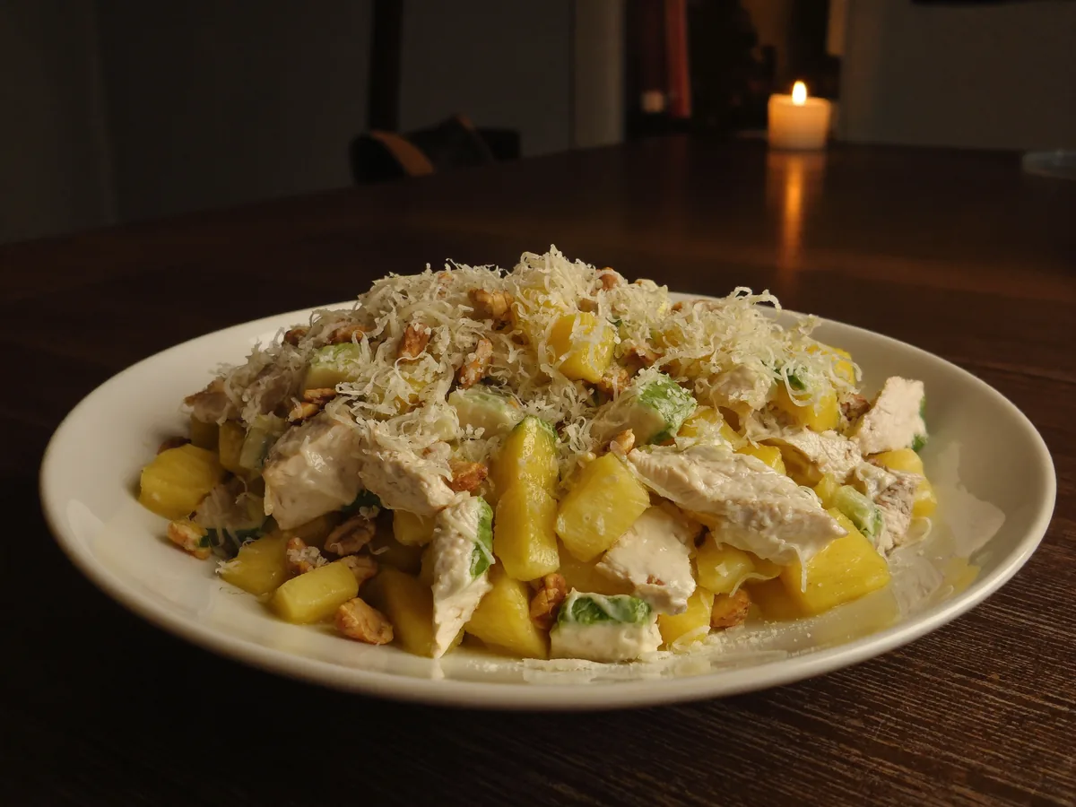 Салат курица с ананасами слоями