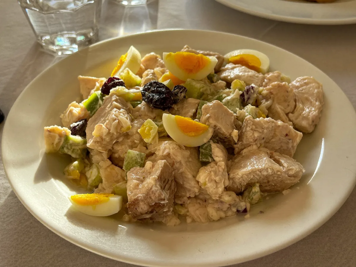 Салат "Курица с черносливом"