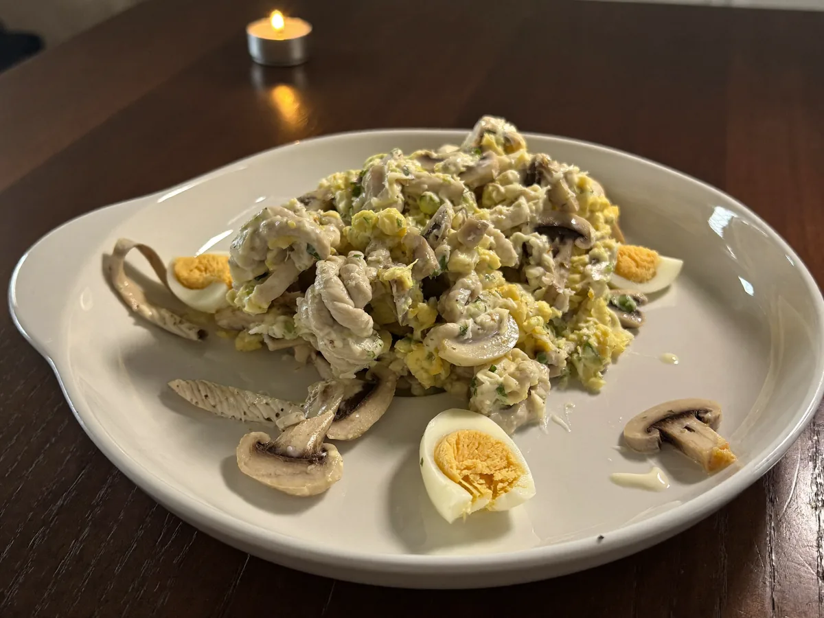 Салат «Нежность» с грибами и курицей
