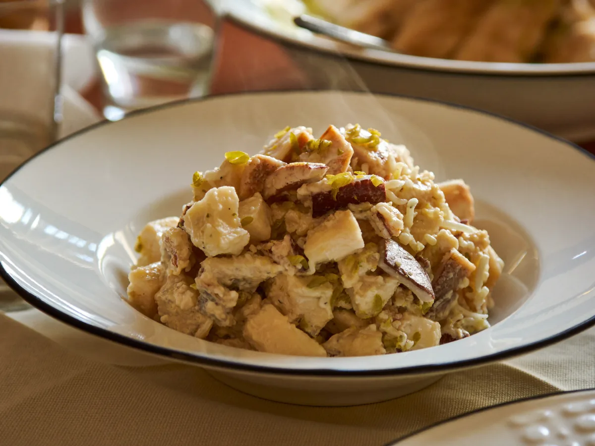 Салат ореховый с кальмарами